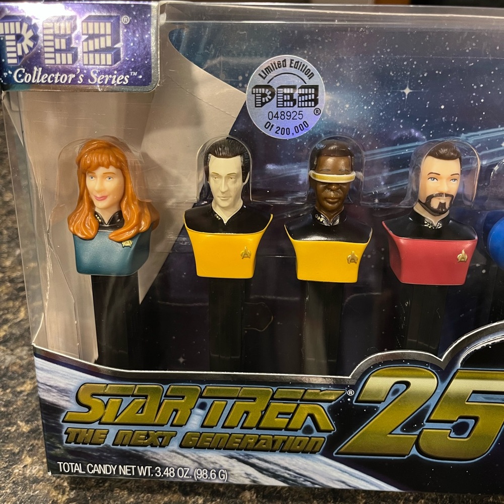 New in Original Box Pez, Star Trek The Next Generation Collectible Set No. 48925 - Picture 2 of 10